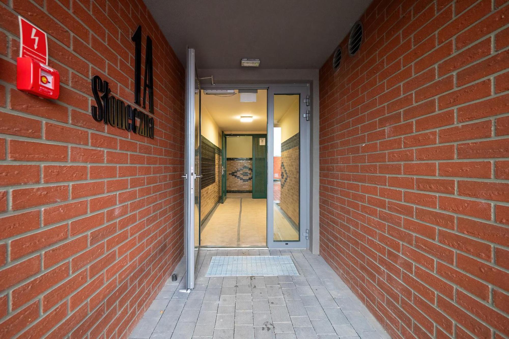Exceptional Apartment With Parking By Noclegi Renters 卡托维兹 外观 照片