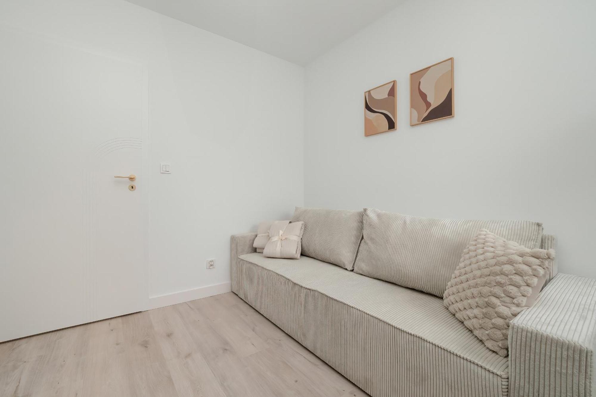 Exceptional Apartment With Parking By Noclegi Renters 卡托维兹 外观 照片