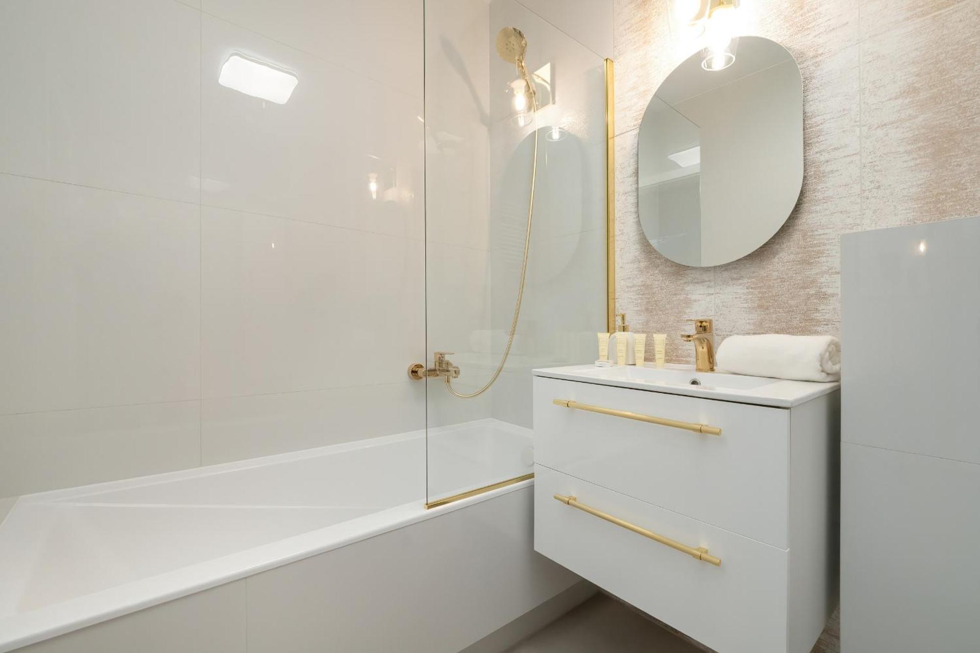 Exceptional Apartment With Parking By Noclegi Renters 卡托维兹 外观 照片